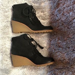 G. H. BASS & Co. BLACK NUBUCK LEATHER Wedge Boots